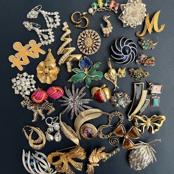 VTG Assorted Brooches and Earrings Lot (see the description) - Picture 3 of 9